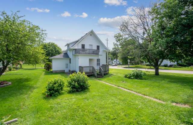 1721 Clay Street - 1721 Clay Street, Cedar Falls, IA 50613