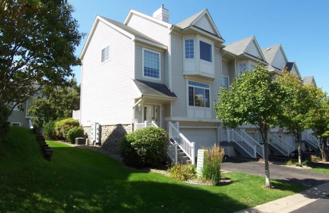 8795 Brunell Way - 8795 Brunell Way, Inver Grove Heights, MN 55076