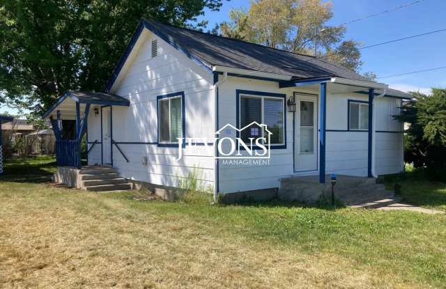 A charming and well-located single-family home in Yakima! photos photos