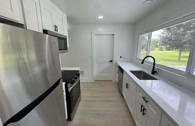 2BD-1BTH HOME | NEWLY RENOVATED | WEST BLOOMFIELD, MI photos photos