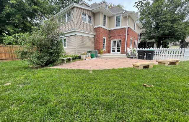 Large Home For Rent In Omaha's Blackstone Area Gallery 3