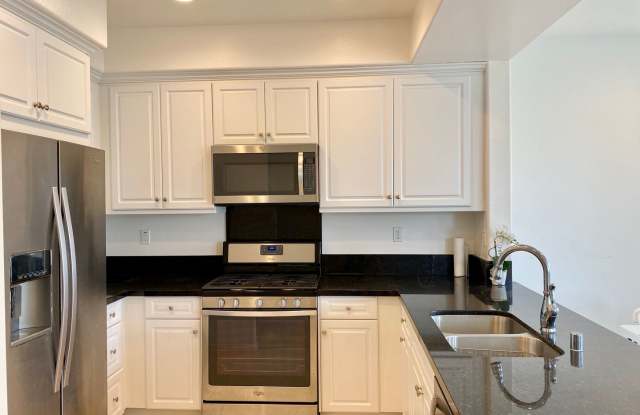 Modern Coastal Living – 2-Bed, 2.5-Bath Home in Oxnard, CA Gallery 4