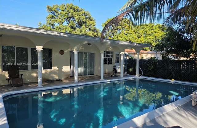 301 SW 5TH ST photos photos