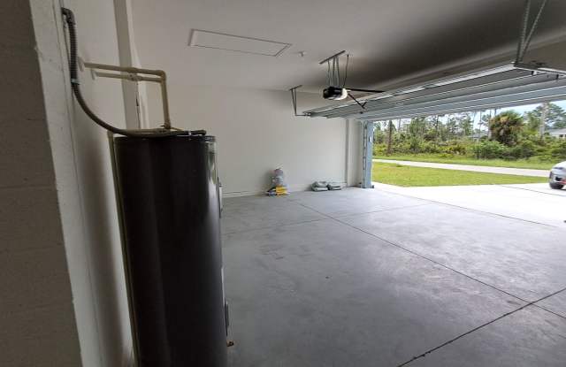 Recently Reduced!!! 3/2 +Den Gallery 4