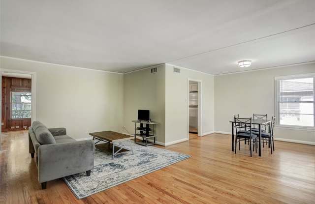 2405 Dorrington Gallery 2