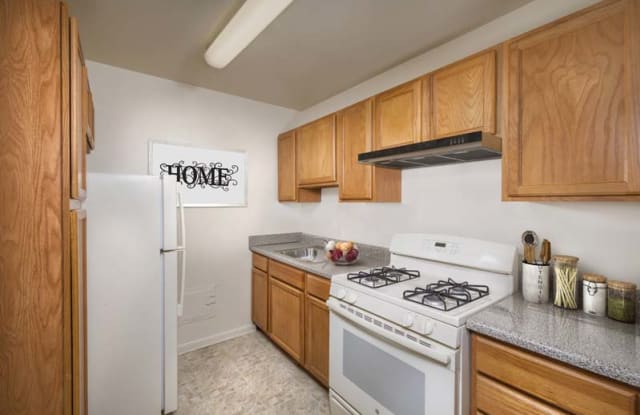 Iverson Towers Apartments & Anton House Apartments Gallery 4