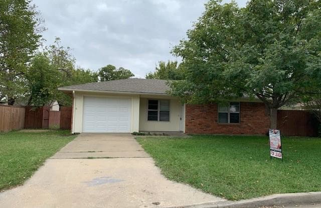 926 Wood Street - 926 Wood Street, Sanger, TX 76266
