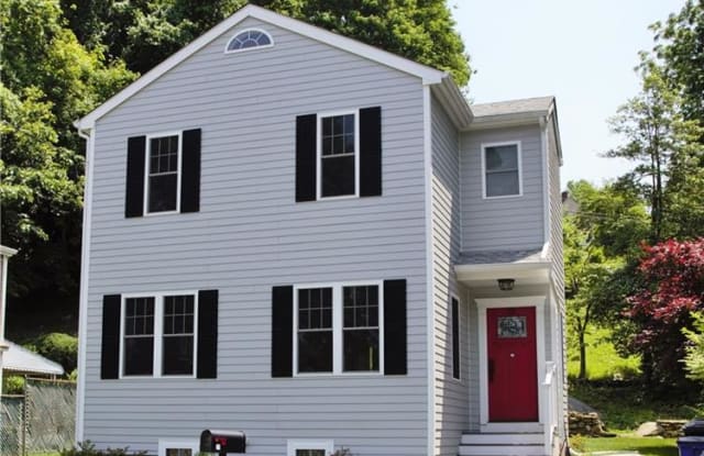 21 Cary Road - 21 Cary Road, Riverside, CT 06878