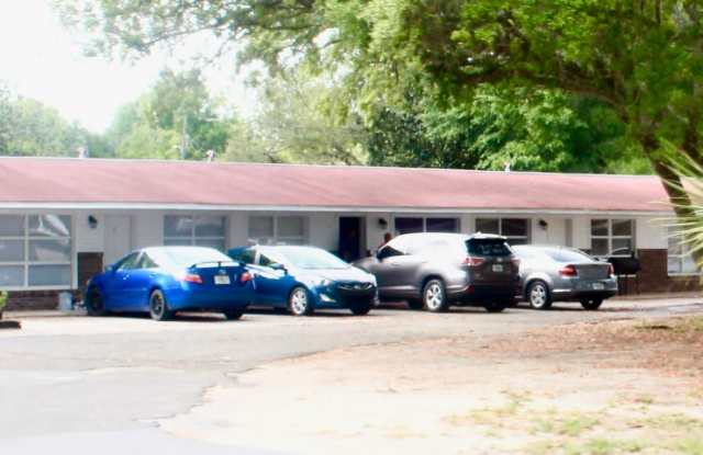 1 Bedroom/ 1 Bath - Walk in Closet & Spacious kitchen and Affordable - Publix minutes away! photos photos