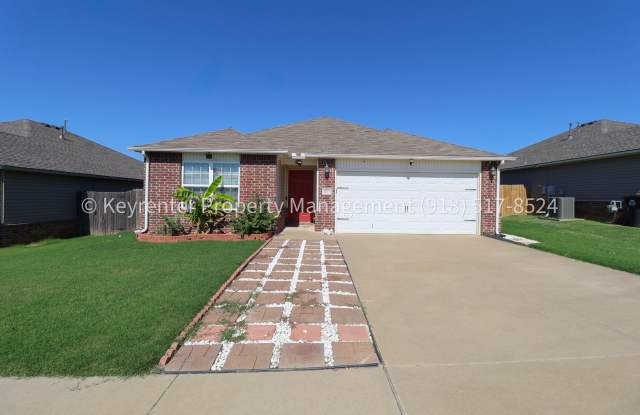 Stunning 3-Bed, 2-Bath Single-Family Home in Bixby! Gallery 1
