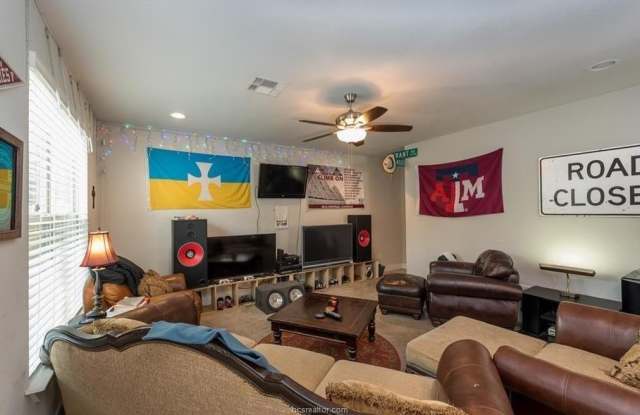 4308 Oaklawn Street Gallery 4