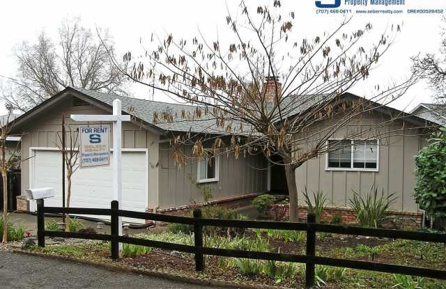 Roomy 3 bedroom home on Ukiah's Westside! Gallery 1