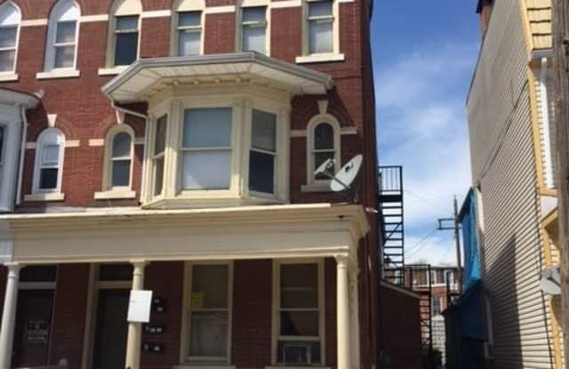 First floor in West End-Close to public transportation photos photos