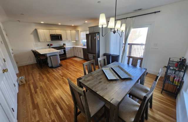 Immaculate 3 Bed 2.5 Bath TownHouse Available 6/1 Near Northeastern University photos photos