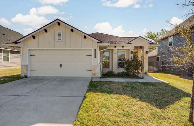 PRE-LEASING JUNE 2027! Beautiful 3 bed/2 bath in Edgewater! Gallery 1