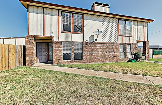 2202 Chase Ct - 2202 Chase Ct, Dalworthington Gardens, TX 76013