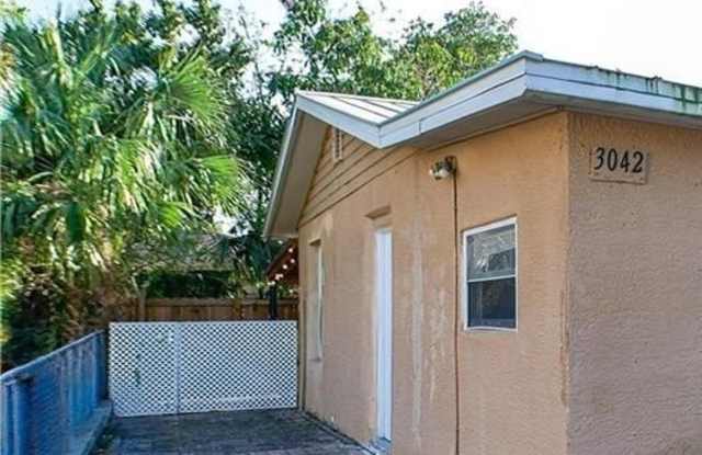 3042 Douglas Avenue Gallery 1