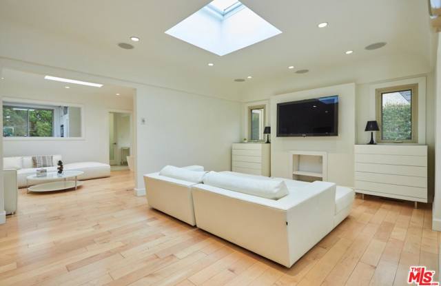 760 North DOHENY Drive Gallery 4