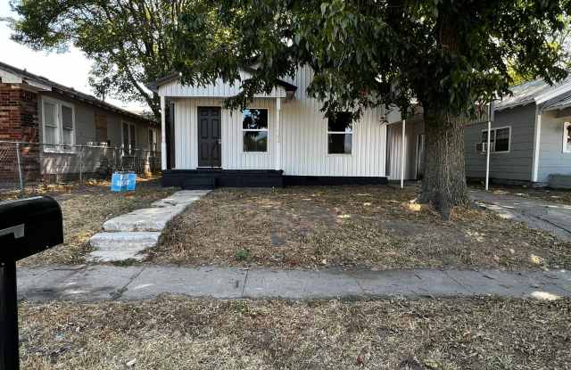 2 Bedroom 1 Bath Remodeled Farmhouse for Rent - 706 3rd Avenue Northwest, Ardmore, OK 73401