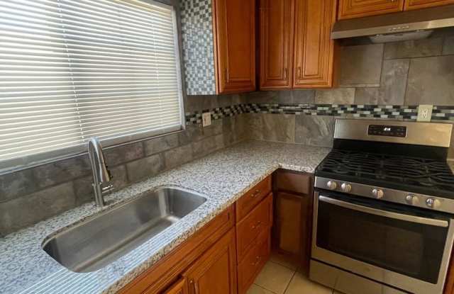2 Bedroom Duplex in Oakland - 1216 84th Avenue, Oakland, CA 94621