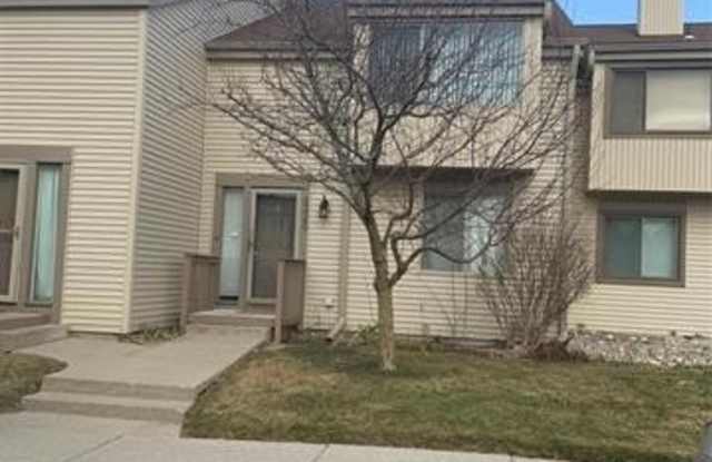 6320 Laurentian. Court photos photos