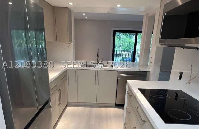6855 Edgewater Dr Gallery 3