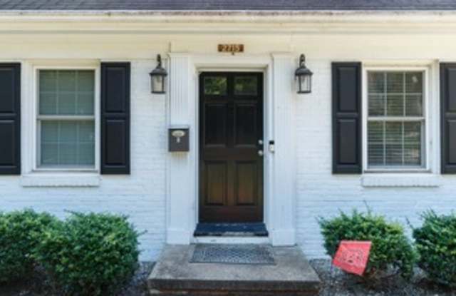 Great Location! One Bedroom Triplex, Great for Pets! The Village District - Available April 10th! Gallery 4