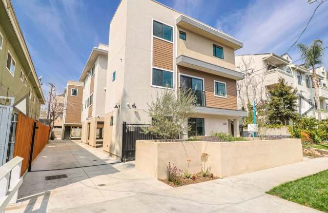 Newly built 4 bed/4 bath townhome in a 6-unit complex in NoHo photos photos