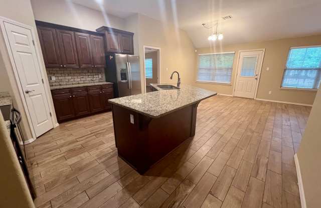 Beautiful 3 Bedroom House in Southfield Heights Addition **ASK ABOUT MOVE IN SPECIAL** photos photos