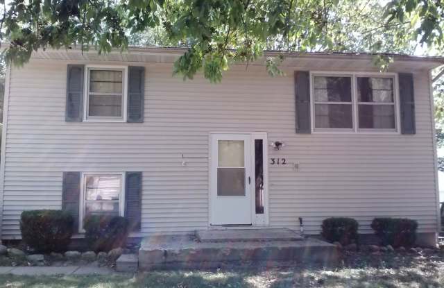 AVAILABLE AUGUST 1st! 3 Bedroom House-312 Rockwell Ave - 312 Rockwell Avenue, Ames, IA 50014