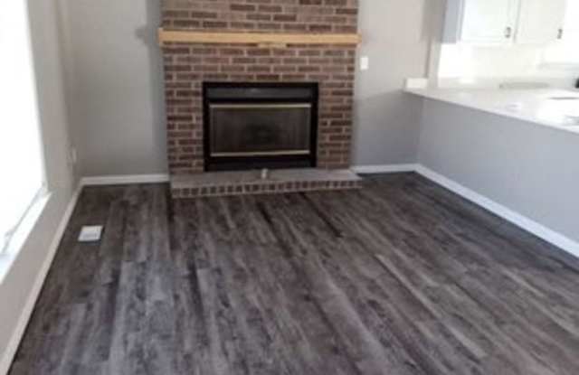 AVAILABLE NOW !! Large SF in Lee's Summit photos photos