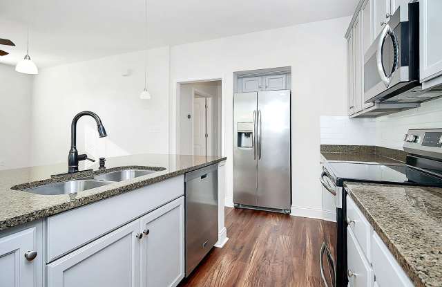 One -bedroom 5 mins from uptown Charlotte! Water included! photos photos