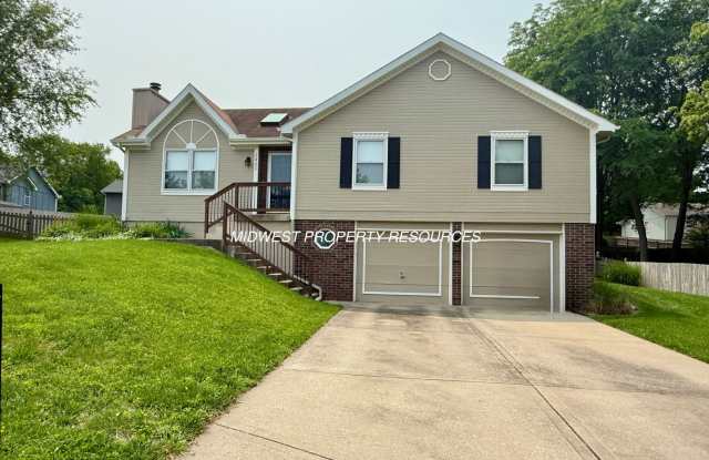 Spacious 3 Bed, 2.5 Bath Home with Finished Basement & Fenced Yard. Gallery 1