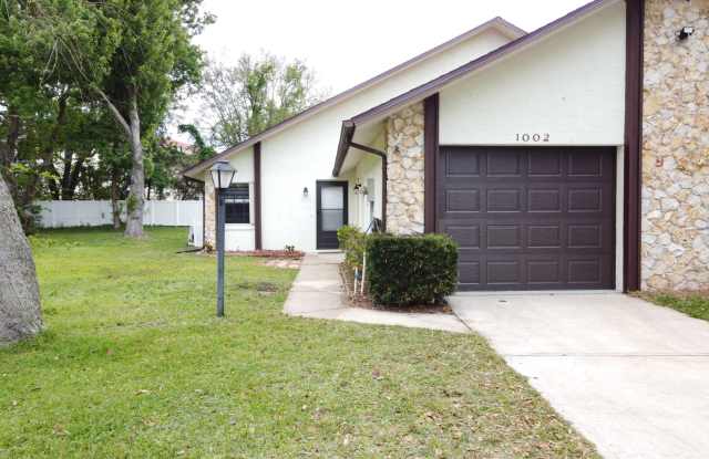 1002 Stonybrook Cir photos photos