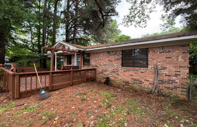 Discover this comfortable 2-bedroom, 1-bath home in Russellville, AR. - 500 East Holly Street, Russellville, AR 72802