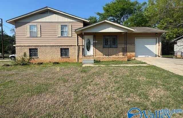 522 Lisa Lane NW - 522 Lisa Lane Northwest, Huntsville, AL 35811