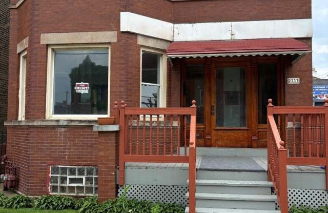 2737 W Belmont Avenue photos photos
