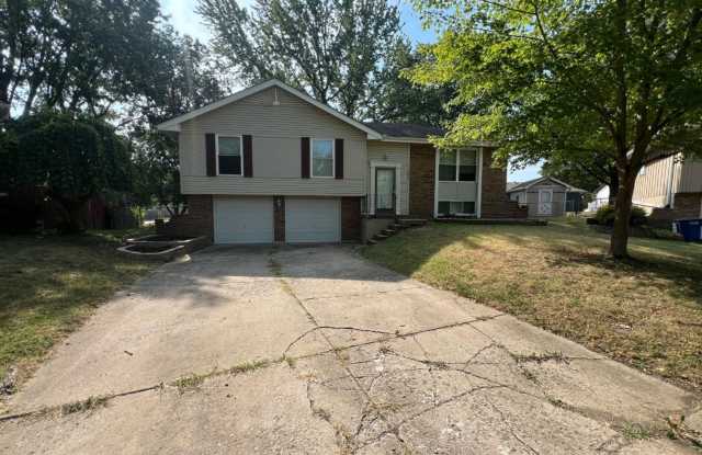 Quiet Cul-de-Sac Home with Bonus Room  Big Backyard! photos photos