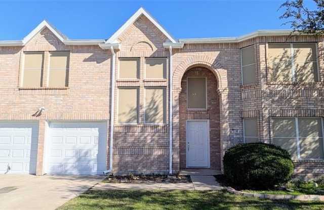118 Reatta Drive - 118 Reatta Drive, Justin, TX 76247