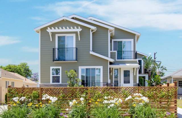 8343 DUNBARTON - SHORT TERM LEASES AVAILABLE , NEWER*4 BD*3BA*TOWNHOME*PRIVATE YARD*WASHER/DRYER* photos photos