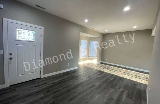 Ozark Home Available Early September - 4 bedrooms!  3 Car Garage Gallery 3