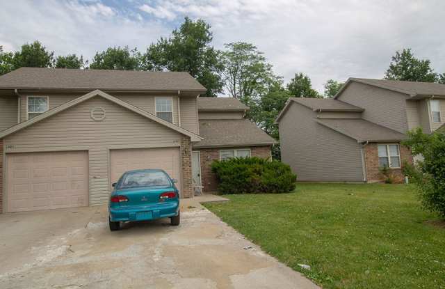 Large 4 BR 3 BA Duplex photos photos