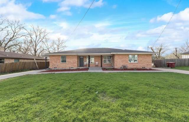 913 Live Oak Street photos photos