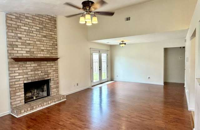 3 bed 2 bath home located off Quacco Road in Savannah! Available Now!! $1,000 OFF FIRST FULL MONTH’S RENT WITH AN ACCEPTABLE APPLICATION & CREDIT. Gallery 3