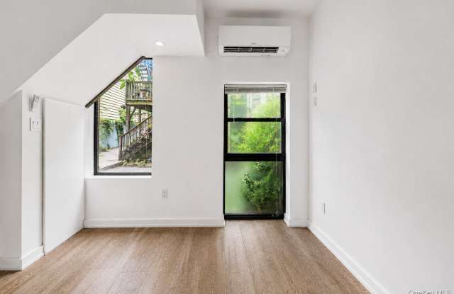 197 BAINBRIDGE Street Gallery 4