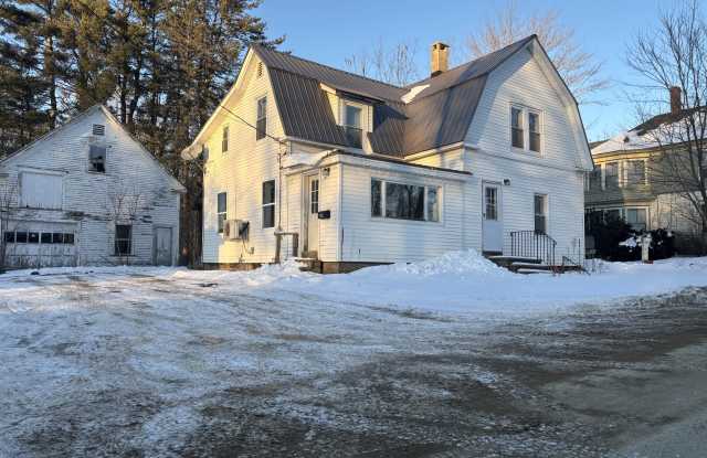 38 Park Avenue - 38 Park Avenue, Newport, ME 04953