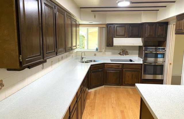 10470 Westacres DR Gallery 3