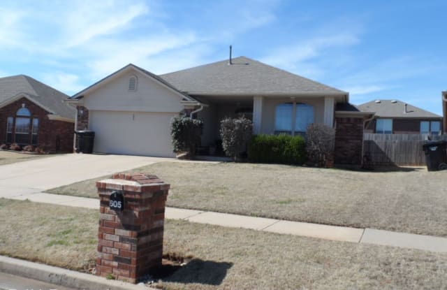 605 Hedgewood Dr - 605 Hedgewood Drive, Moore, OK 73160