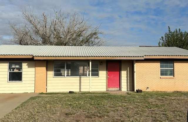 513 E 20th St - 513 East 20th Street, Crane, TX 79731