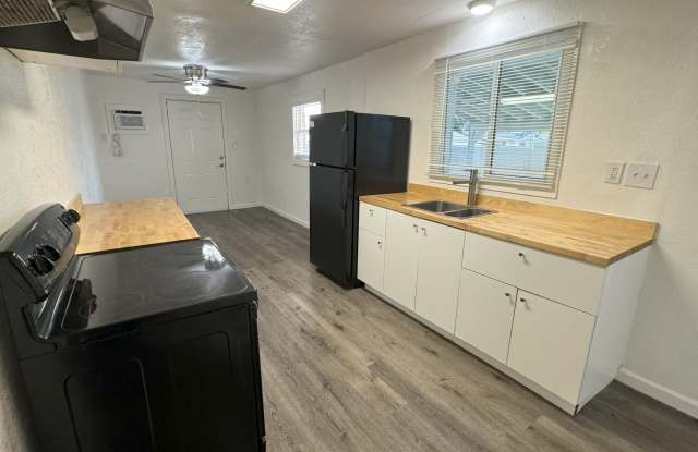 1017 East Moreland Street - 2 photos photos